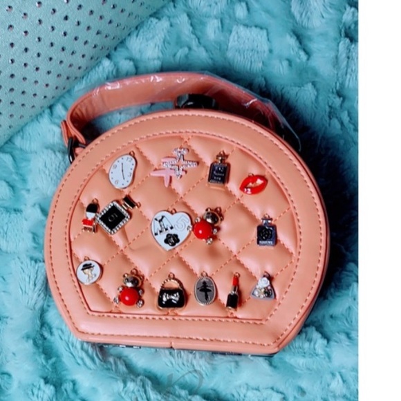 Not Your Chanel Bag 🍑 - Picture 2 of 9